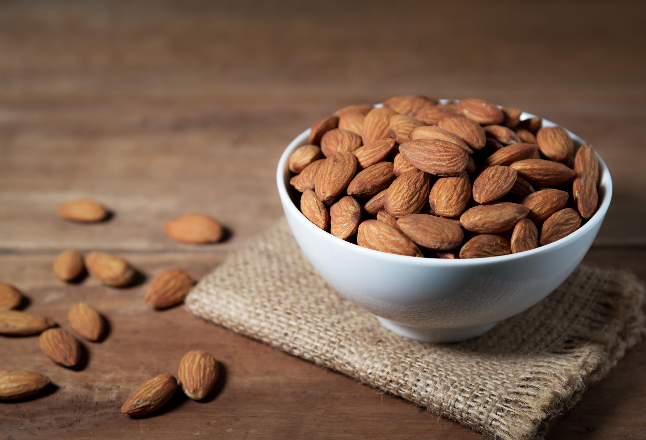 Almonds: A Good Snack For Your Smile!